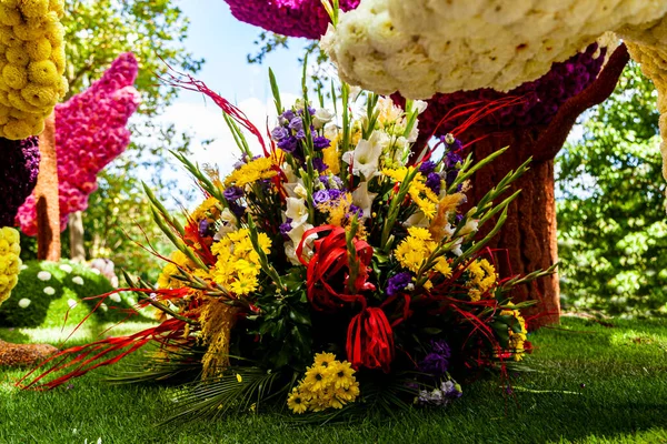 Debrecen Ungarn August 2021 Blumenfest Gigantische Skulpturen Kompositionen Aus Verschiedenen — Stockfoto