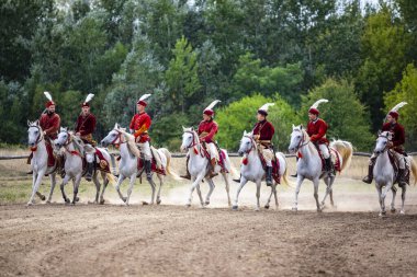 Pkozd, Macaristan - 29 Eylül 2019: Macaristan 'da 1848 tarihli Bağımsızlık Savaşı' nda savaşan tanımlanamayan yeniden canlandırmacılar. O savaş kazanıldı. Ama özgürlük kısa ömürlüydü. 