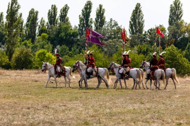 Pkozd, Macaristan - 29 Eylül 2019: Macaristan 'da 1848 tarihli Bağımsızlık Savaşı' nda savaşan tanımlanamayan yeniden canlandırmacılar. O savaş kazanıldı. Ama özgürlük kısa ömürlüydü. 