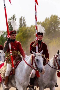 Pkozd, Macaristan - 29 Eylül 2019: Macaristan 'da 1848 tarihli Bağımsızlık Savaşı' nda savaşan tanımlanamayan yeniden canlandırmacılar. O savaş kazanıldı. Ama özgürlük kısa ömürlüydü. 