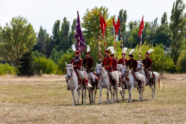 Pkozd, Macaristan - 29 Eylül 2019: Macaristan 'da 1848 tarihli Bağımsızlık Savaşı' nda savaşan tanımlanamayan yeniden canlandırmacılar. O savaş kazanıldı. Ama özgürlük kısa ömürlüydü. 