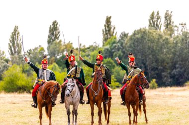 Pkozd, Macaristan - 29 Eylül 2019: Macaristan 'da 1848 tarihli Bağımsızlık Savaşı' nda savaşan tanımlanamayan yeniden canlandırmacılar. O savaş kazanıldı. Ama özgürlük kısa ömürlüydü. 
