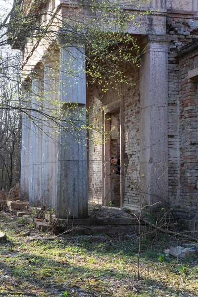 Hungary Bicske Mar 2022 Unidentified Lady Ruins Countryside Forest — 스톡 사진