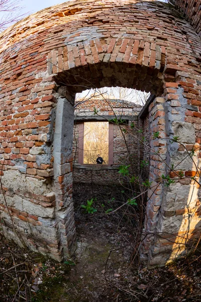 Hungary Bicske Mar 2022 Unidentified Lady Ruins Countryside Forest — Stock Photo, Image