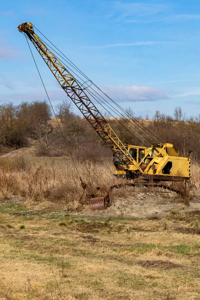 Overvloedige Oude Roestige Mobiele Kraan Links Het Veld — Stockfoto