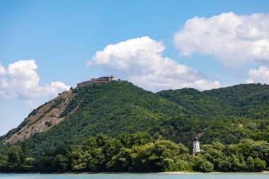 Pilis dağlarından Tuna nehrinin kıvrımları