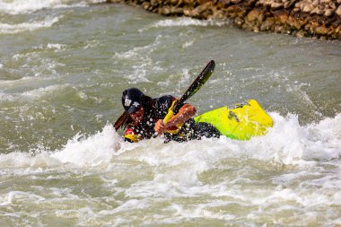 Slovakya Gabkovo Su Parkı - 25 Ağustos. 2019: Hevesli silahlanma için beyaz su raftingi faaliyette.