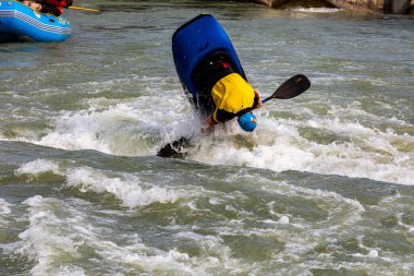 Slovakya Gabkovo Su Parkı - 25 Ağustos. 2019: Hevesli silahlanma için beyaz su raftingi faaliyette.