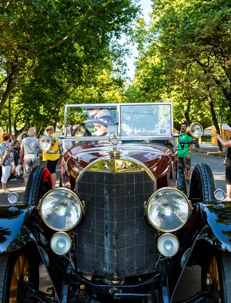 Eski Model Arabalar Festivali Mercedes Sahipleri Tarafından Sürülüyor Tekrar Tekrar — Stok fotoğraf