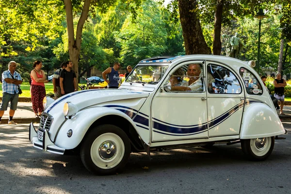 2022年8月14日 匈牙利塞格德 由车主驾驶的稀有老式汽车节 在路上来回穿梭 一些细节在展览中 — 图库照片