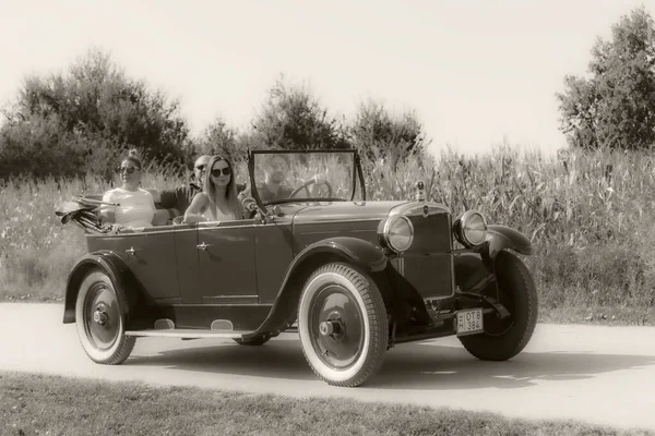 Szeged Macaristan Ağustos 2021 Sahipleri Tarafından Sürülen Arka Vintage Arabalar — Stok fotoğraf