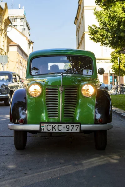 Szeged Ουγγαρία Αυγ 2021 Φεστιβάλ Των Οπίσθιων Vintage Αυτοκινήτων Οδηγείται — Φωτογραφία Αρχείου