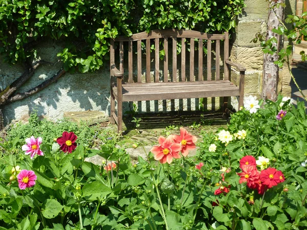 Panca da giardino — Foto Stock