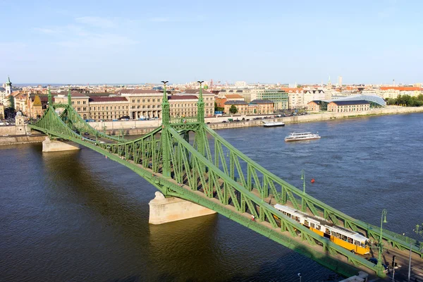 Ponte della Libertà e Skyline Budapest — Foto Stock