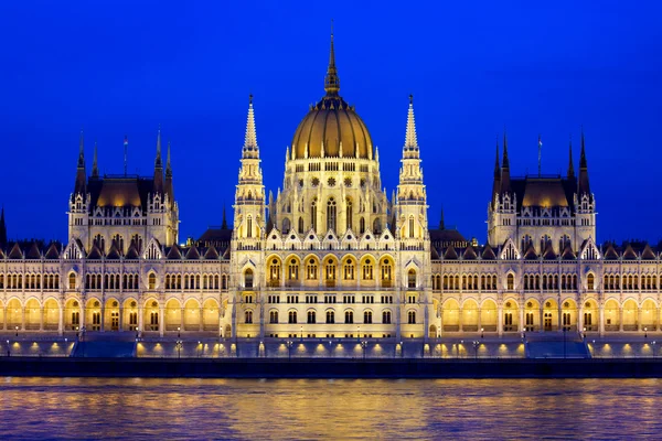 Parlamento de Budapeste à noite — Fotografia de Stock