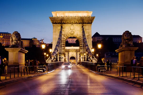 Kettingbrug in Boedapest 's nachts — Stockfoto