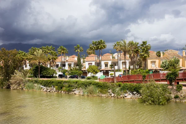 Mehrfamilienhäuser in Marbella — Stockfoto
