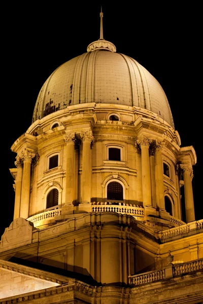 Royal Palace Dome в Будапеште — стоковое фото