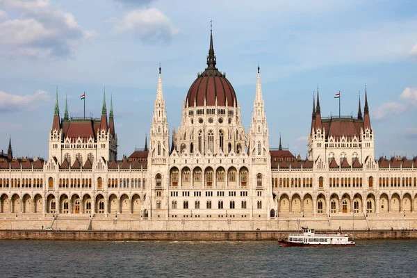 Budova maďarského parlamentu v Budapešti — Stock fotografie