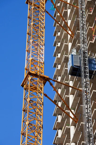 Apartamento arranha-céu em construção — Fotografia de Stock