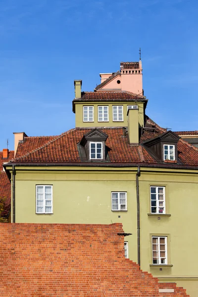 Hus i gamla stan i Warszawa — Stockfoto