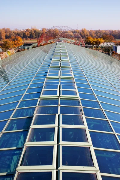 Toit en verre de la bibliothèque universitaire de Varsovie — Photo