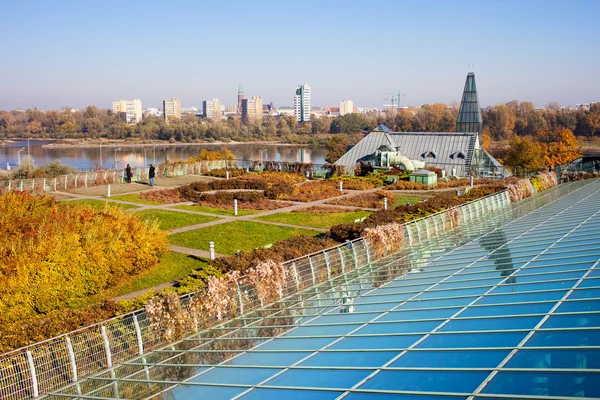 Warschau universiteit bibliotheek tuin op het dak — Stockfoto