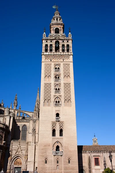 La giralda klocktornet i Sevilla — Stockfoto