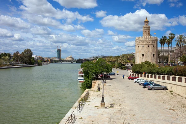 Guadalquivir fiume e Gold Tower a Siviglia — Foto Stock