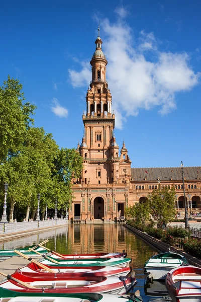 Plaza de Espana torni Sevillassa — kuvapankkivalokuva