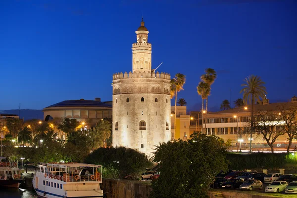 Torre del oro bij nacht in Sevilla — Stockfoto