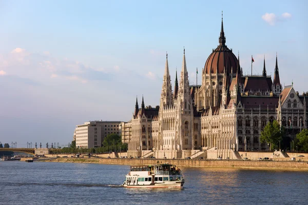 Budynek parlamentu węgierskiego w Budapeszcie — Zdjęcie stockowe