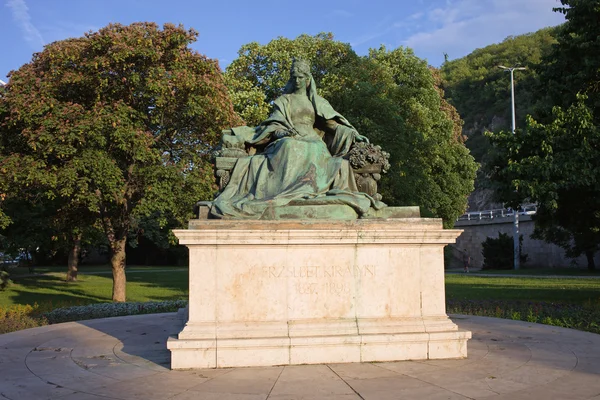 Queen Elizabeth Statue in Budapest — Stock Photo, Image