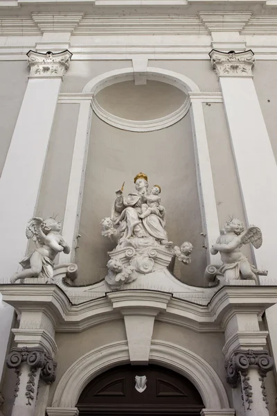St Michael Church Sculptures in Budapest — Stock Photo, Image
