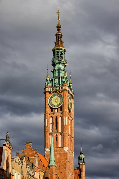Torre do Relógio da Câmara Municipal em Gdansk — Fotografia de Stock