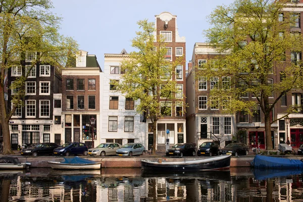 Dom w Amsterdamie — Zdjęcie stockowe