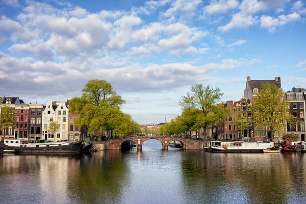 Vista al río de Amsterdam — Foto de Stock