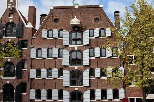 Edificio de apartamentos en Amsterdam — Foto de Stock