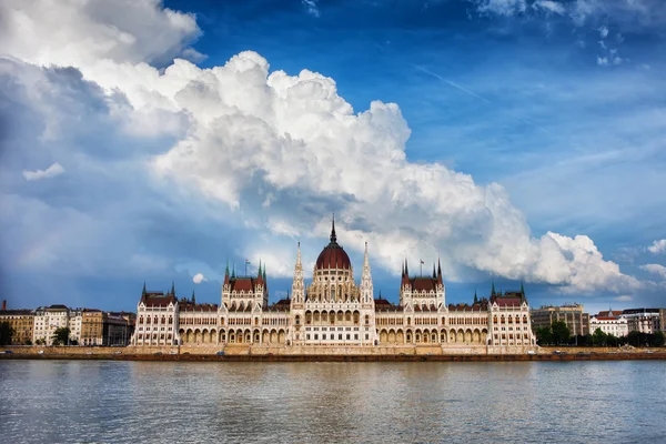 Edificio del Parlamento húngaro en Budapest —  Fotos de Stock