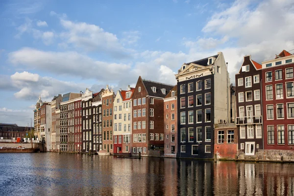 Staré město Amsterdam při západu slunce — Stock fotografie