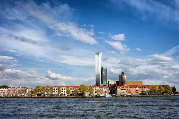 De skyline van Rotterdam in Nederland — Stockfoto