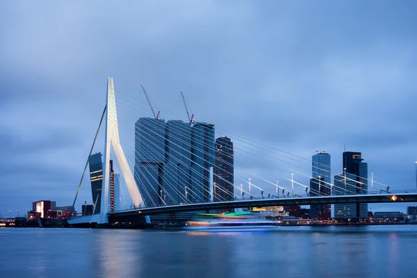 Rotterdam Downtown Skyline ao anoitecer — Fotografia de Stock