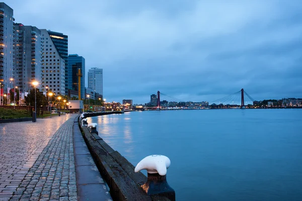 Rotterdam am Abend Stockbild