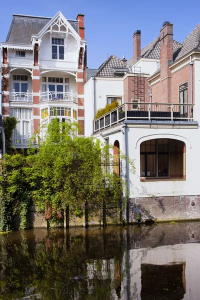 Kanál domy v Haagu — Stock fotografie
