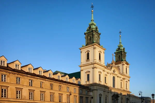 Church of the Holy Cross and Tenement Houses in Warsaw — Stock Photo, Image