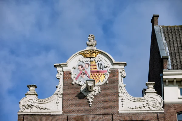 Hausgiebel in amsterdam — Stockfoto