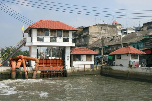 Śluzy na kanale w Bangkoku — Zdjęcie stockowe