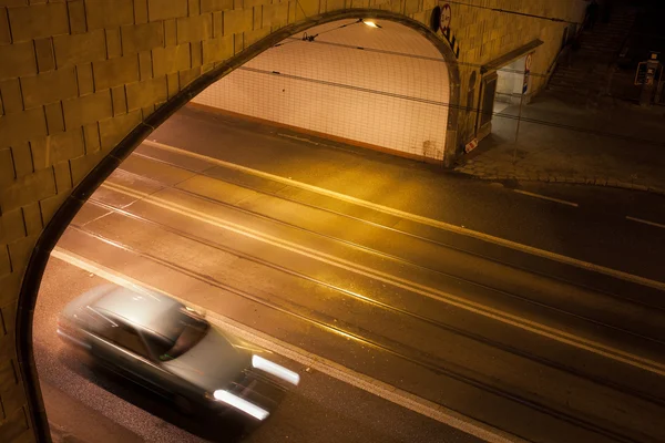 Tunnelstraße bei Nacht in Warschau — Stockfoto