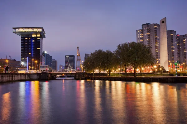 Centru města rotterdam v noci — Stock fotografie