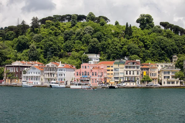 Maisons le long du détroit du Bosphore — Photo